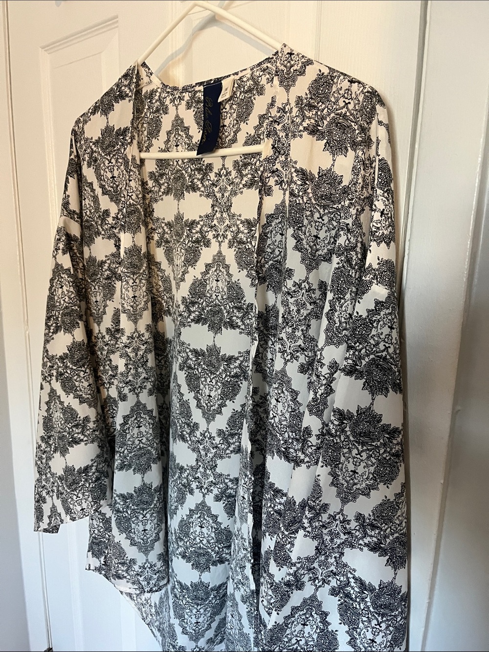 Blue Rain Black and White Floral Scroll Print kimono size m